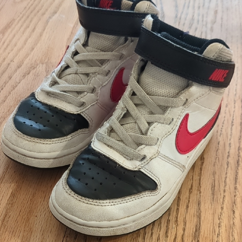 Nike Kids Sneakers - White and Black with Red Swoosh - Picture 5 of 6
